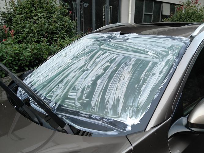 風擋的油膜只用洗潔精不能完全去除。 風擋的油膜只用洗潔精不能完全去除。